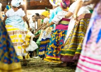 Bembé do Mercado, único candomblé de rua do mundo, celebra 136 anos