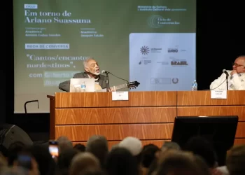 Encontro sobre Suassuna transforma-se em show de Gilberto Gil na ABL