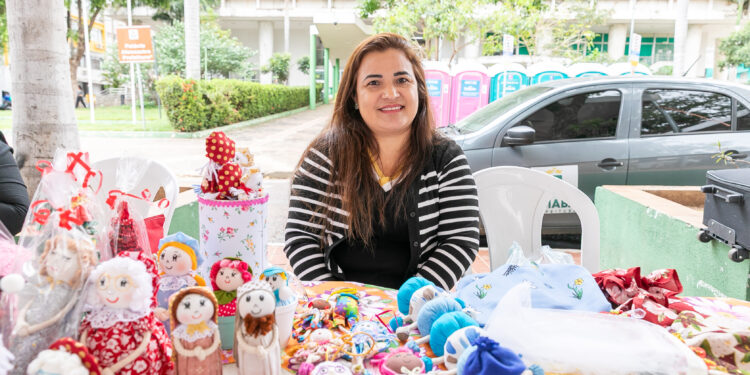 Praça Alencastro reúne 40 expositores com a Feira Cultural, Gastronômica e de Artesanato