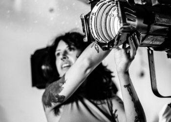 Divas do Samba 2026 abre inscrições para oficina gratuita de iluminação para mulheres