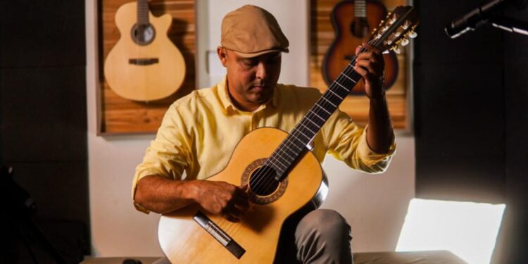 Concerto beneficente de violão clássico arrecada alimentos em Cuiabá