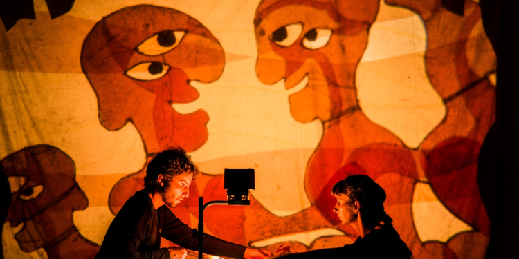 Espetáculo de sombras “2 Mundos” tem sessões gratuitas em Cuiabá neste fim de semana