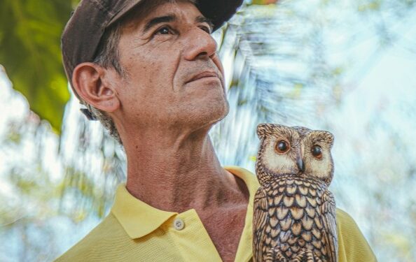 Sesc Arsenal recebe artesão especialista em arte hiper-realista esculpida em madeira neste sábado (18)