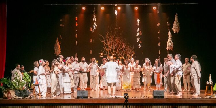 Coro Experimental MT apresenta tributo a Ney Matogrosso no Cine Teatro Cuiabá