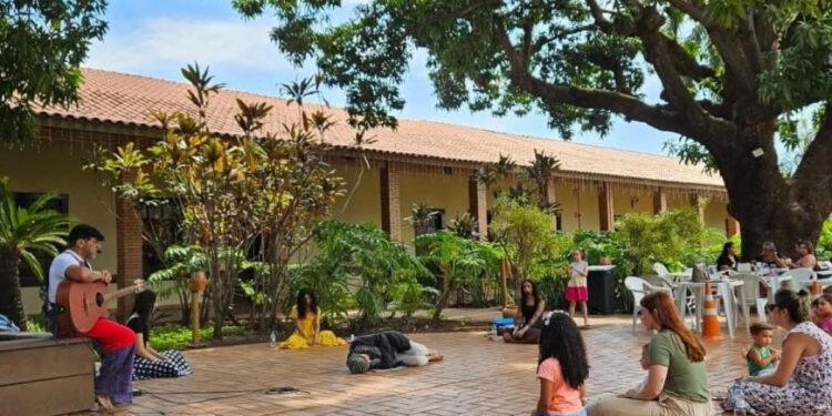 “Um Conto em Cada Canto” realiza apresentações gratuitas de contação de histórias em Cuiabá
