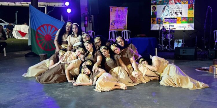 Recursos de edital da Secel viabilizam primeiro grupo de teatro com elenco 100% cigano no Brasil
