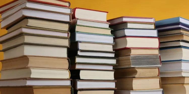 Governo lança novo plano para leitura e promete 100 milhões de livros até 2035