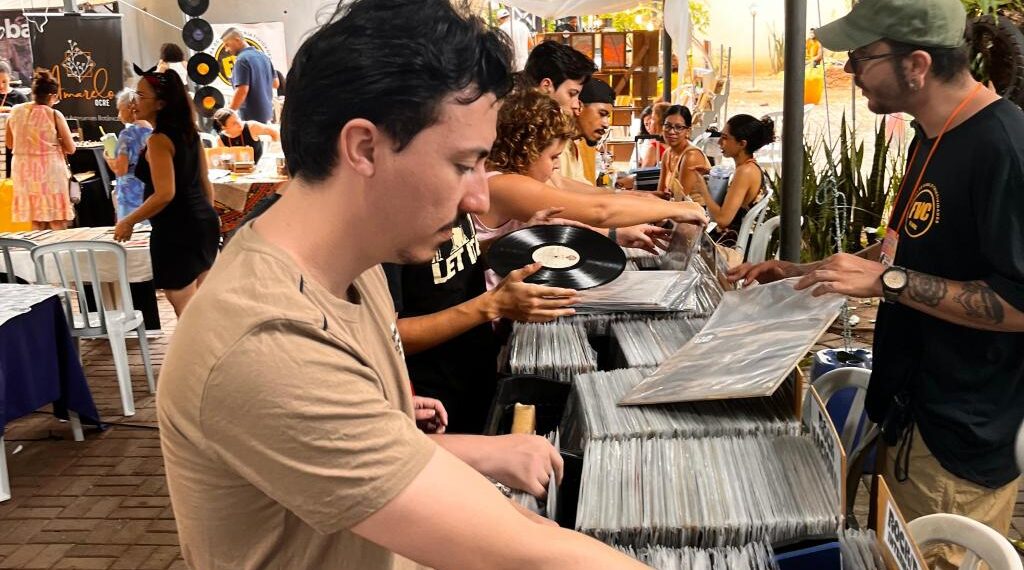 Feira de Vinil e Criatividades reúne música, cinema e economia criativa neste sábado em Cuiabá