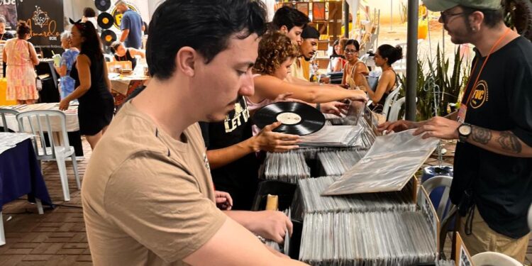 Feira de Vinil e Criatividades reúne música, cinema e economia criativa neste sábado em Cuiabá