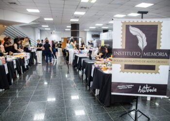 Feira Cultural Artesanato da Praça reúne 20 expositoras em Cuiabá com produtos artesanais e gastronômicos