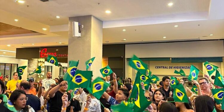 Shopping de VG leva Brasil x Haiti ao telão com sorteio de TV e caça às figurinhas para as crianças