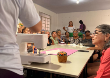 Projeto oferece capacitação em costura e apoio psicológico para mulheres em Cuiabá