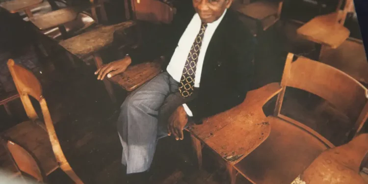Acervo da USP revela novas faces do pensador negro Milton Santos