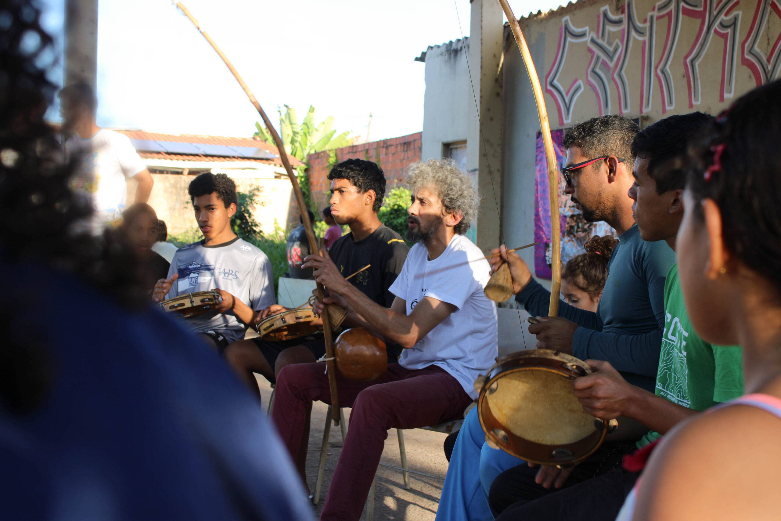 Capoeira promove inclusão social de crianças e adolescentes com aulas gratuitas aos sábados em Cuiabá