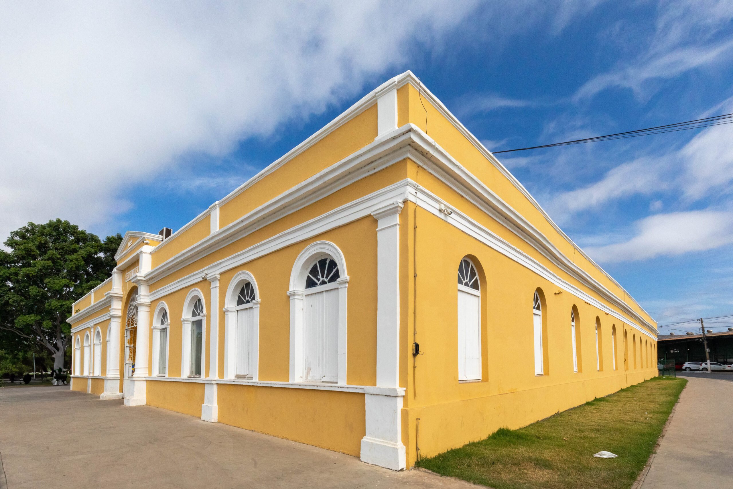 Projeto leva 1,2 mil alunos da rede municipal a passeio histórico e ambiental no Porto, em Cuiabá