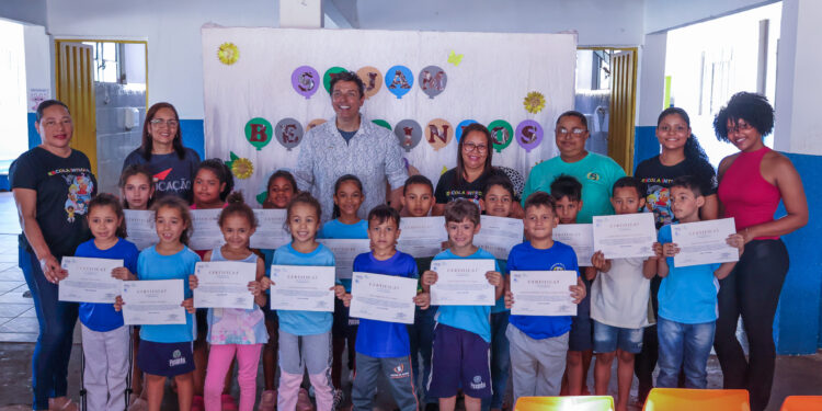 Desenhos de alunos de Poxoréu são selecionados para exposição internacional na França