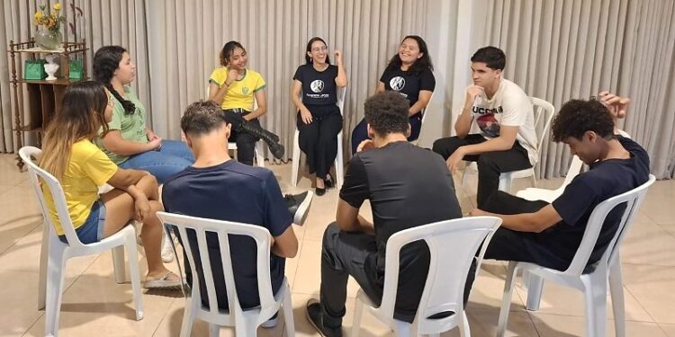 Projeto oferece formação gratuita em cultura, voluntariado e desenvolvimento humano para jovens em Cuiabá