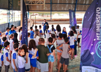 Projeto leva planetário inflável e cinema 360° para 2,2 mil alunos de Várzea Grande