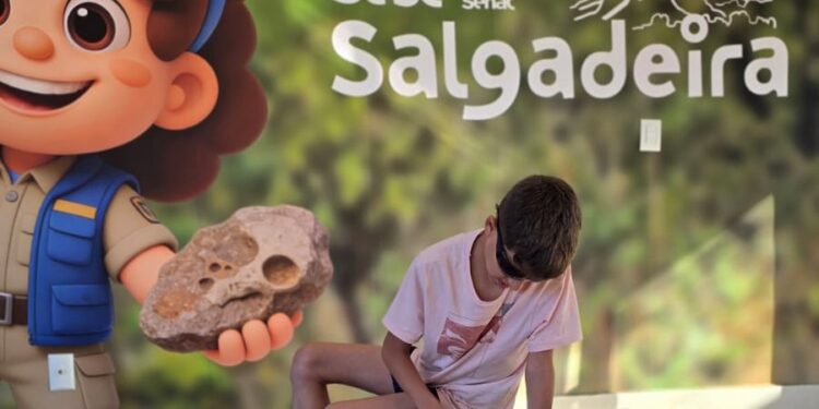 Escavação de fósseis de dinossauros é atração para crianças no Sesc Salgadeira 