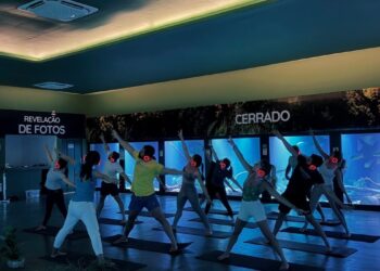 Prática de Yoga silenciosa ocorre em museus e espaços históricos de Cuiabá
