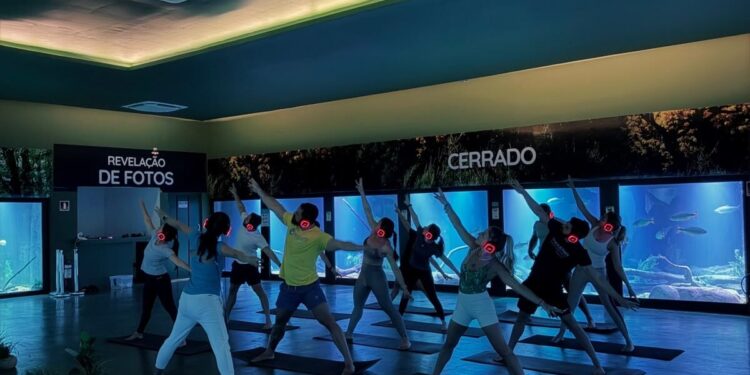 Prática de Yoga silenciosa ocorre em museus e espaços históricos de Cuiabá
