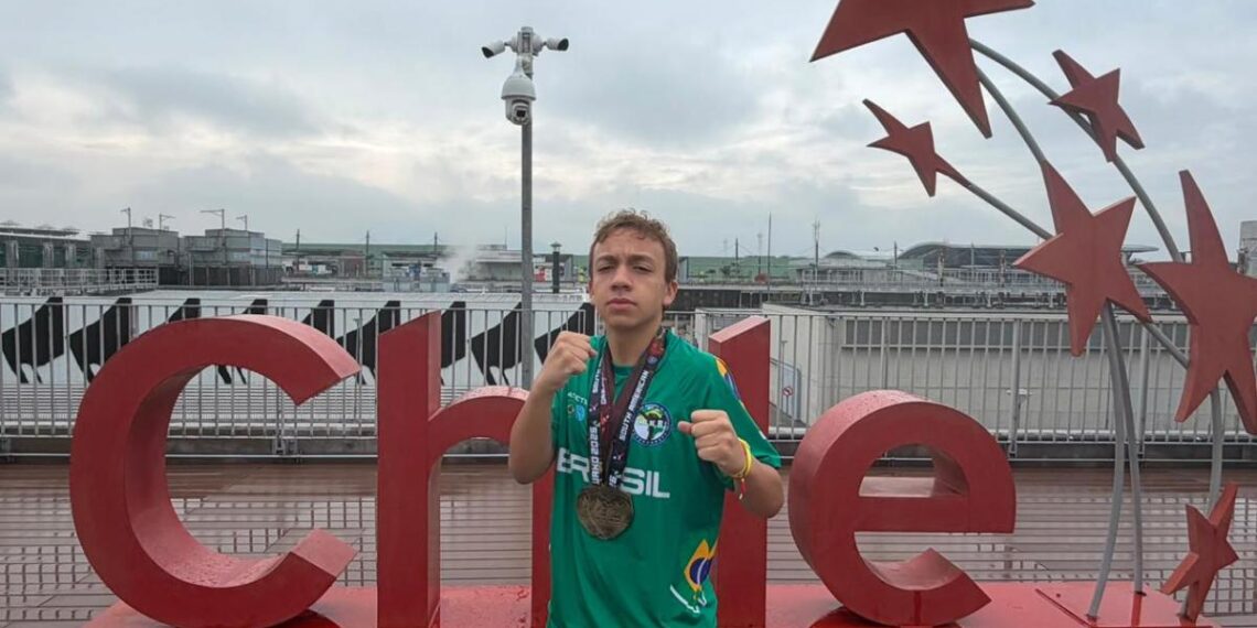 Atleta de Cuiabá conquista dois ouros no Pan-Americano de Kickboxing no Chile