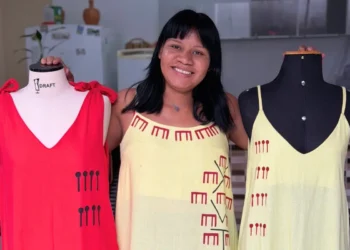Peças únicas transformam grafismos Xavante em moda pelas mãos de estilista indígena de MT