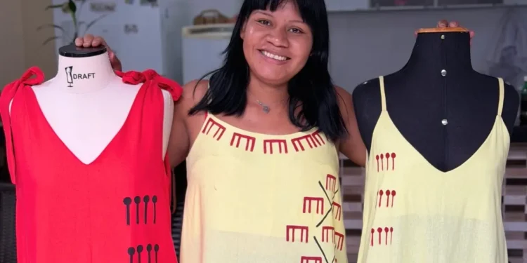 Peças únicas transformam grafismos Xavante em moda pelas mãos de estilista indígena de MT