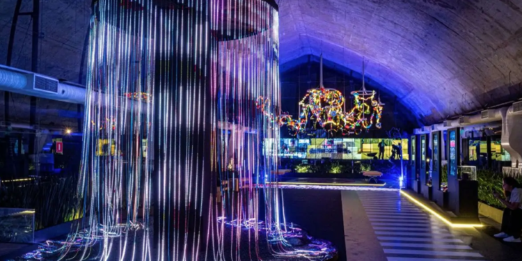 Exposição transforma resíduos em arte e propõe reflexão sobre sustentabilidade