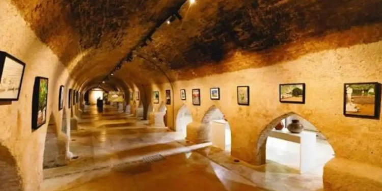 Exposição reúne obras de ex-alunos para preservar legado de artista sobrevivente de bomba atômica que marcou a arte em MT