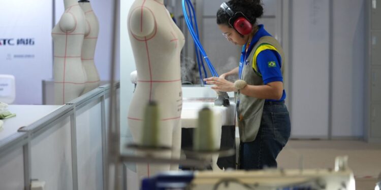 Aluna do Senai Mato Grosso conquista prata em competição mundial de educação profissional