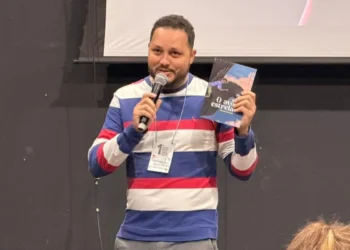 Diretor mato-grossense representa o Brasil em debate sobre teatro latino-americano