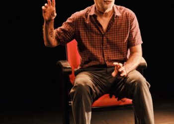 “O Motociclista no Globo da Morte” leva monólogo sobre violência ao Cine Teatro Cuiabá