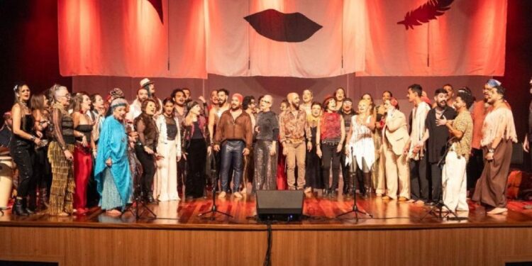 Coro Experimental MT revisita obra de Ney Matogrosso em espetáculo no Teatro da UFMT