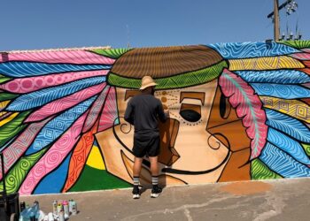 Muro da AMAM transforma espaço urbano em homenagem à história de Mato Grosso