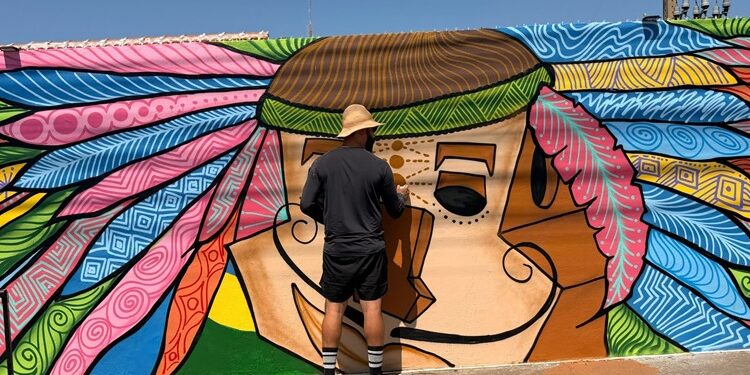 Muro da AMAM transforma espaço urbano em homenagem à história de Mato Grosso
