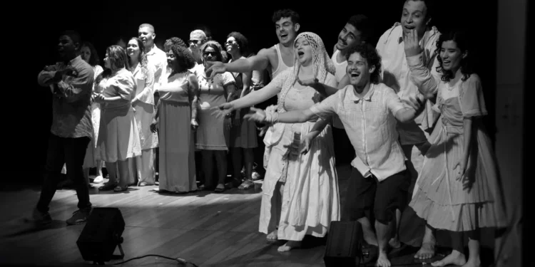 Orquestra Brasileira de Cantores Cegos estreia repertório dedicado à diversidade musical do país