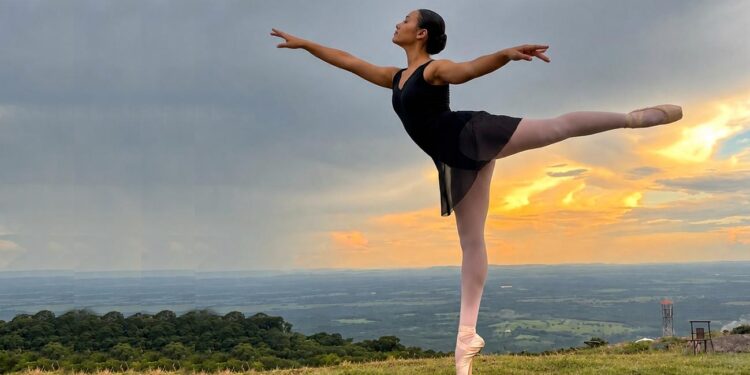 XIX Mostra de Dança de Mato Grosso começa com apresentação do Ballet Caroline