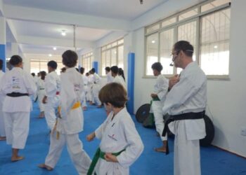 Capacitação em Kihon e Kumite reúne profissionais de Karatê em Cuiabá