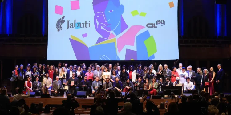 Ruy Castro vence prêmio principal do Jabuti pela 2ª vez consecutiva